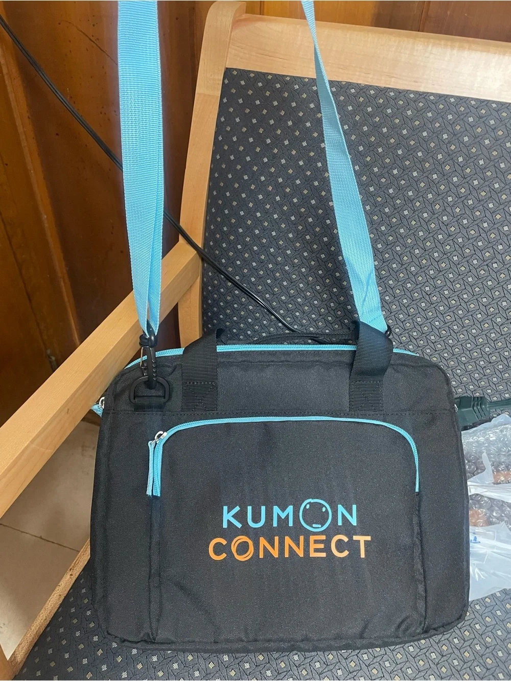 Kumon Connect Pouch Laptop Tablet Messenger Bag